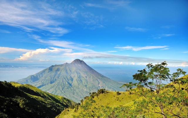 Mount-Merbabu-view-from-Mount-Merapi_nextdestination_tropicallife